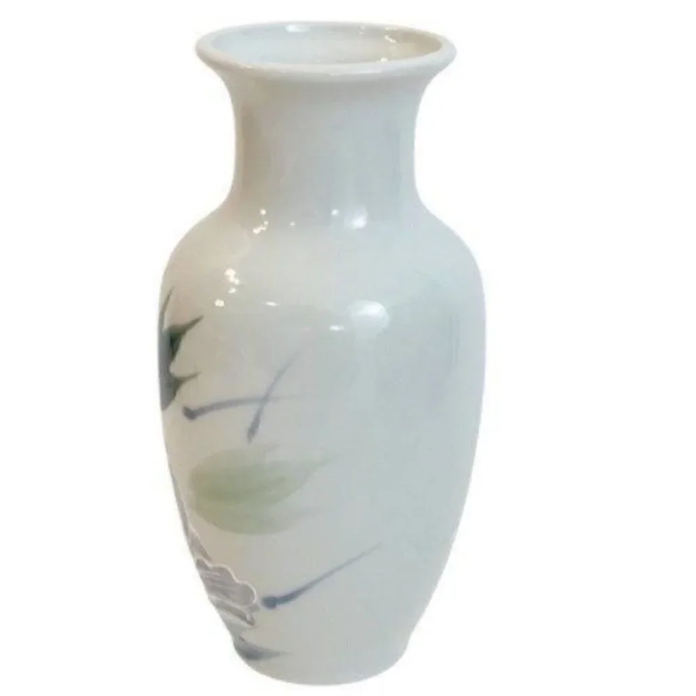 Porcelain Pottery Iris Floral Vase Made in Japan raised white paint outline 6”